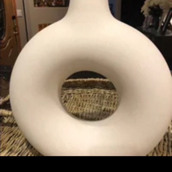 H&M Small Donut Vase . - Picture 5 of 5